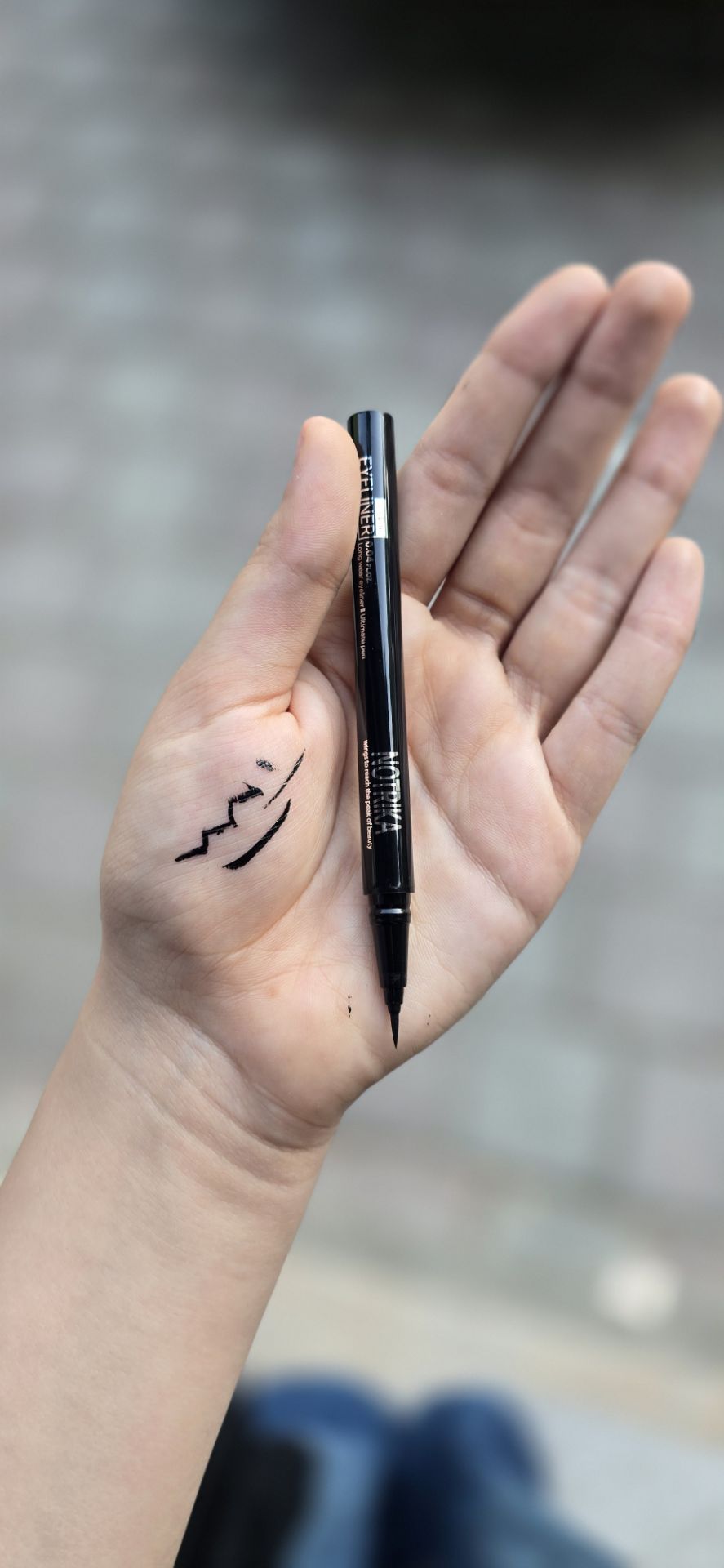 خط چشم ماژیکی نوتریکا مدل EL01